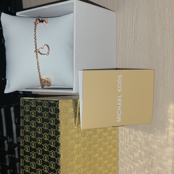 Michael Kors Charm Bracelet in rose gold - Picture 1 of 5